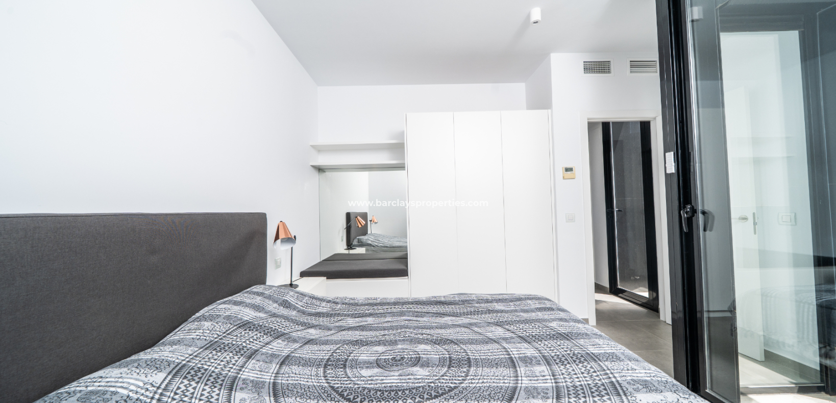Resale - Freistendhe Villa - Urb. La Marina