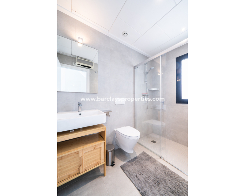 Resale - Freistendhe Villa - Urb. La Marina