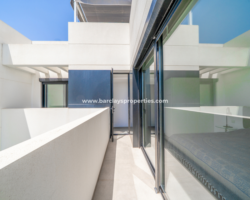 Resale - Freistendhe Villa - Urb. La Marina