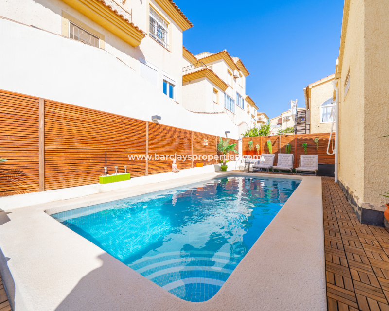 Resale - Freistendhe Villa - Urb. La Marina