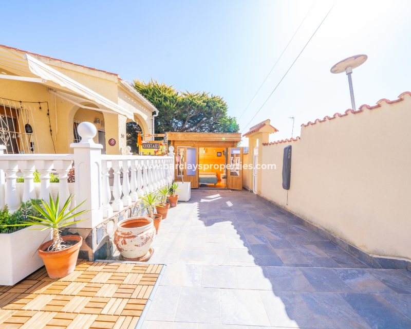 Resale - Freistendhe Villa - Urb. La Marina