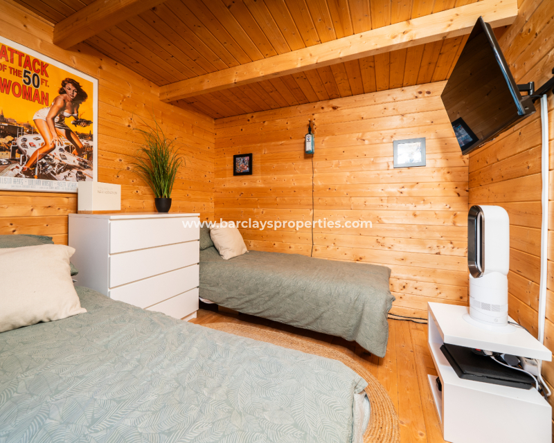 Resale - Freistendhe Villa - Urb. La Marina