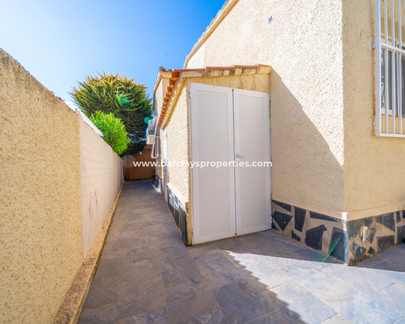 Resale - Freistendhe Villa - Urb. La Marina