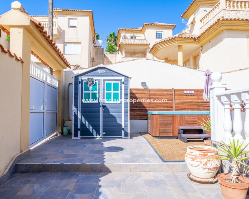 Resale - Freistendhe Villa - Urb. La Marina