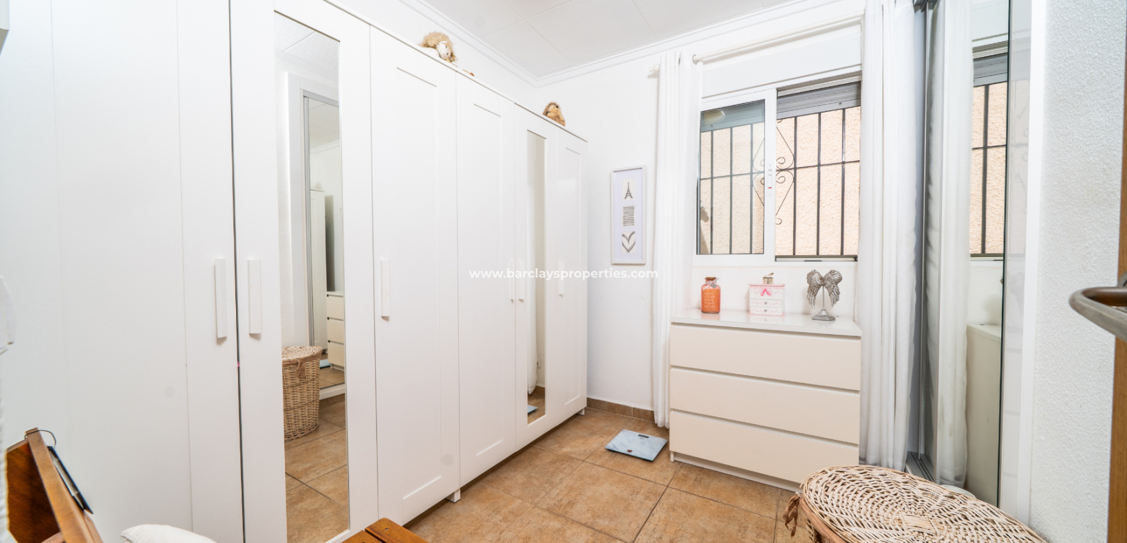 Resale - Freistendhe Villa - Urb. La Marina