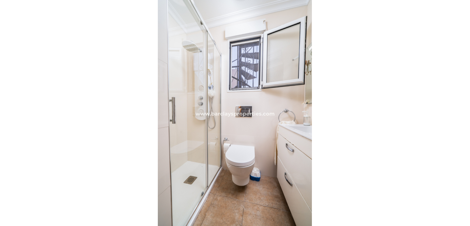 Resale - Freistendhe Villa - Urb. La Marina
