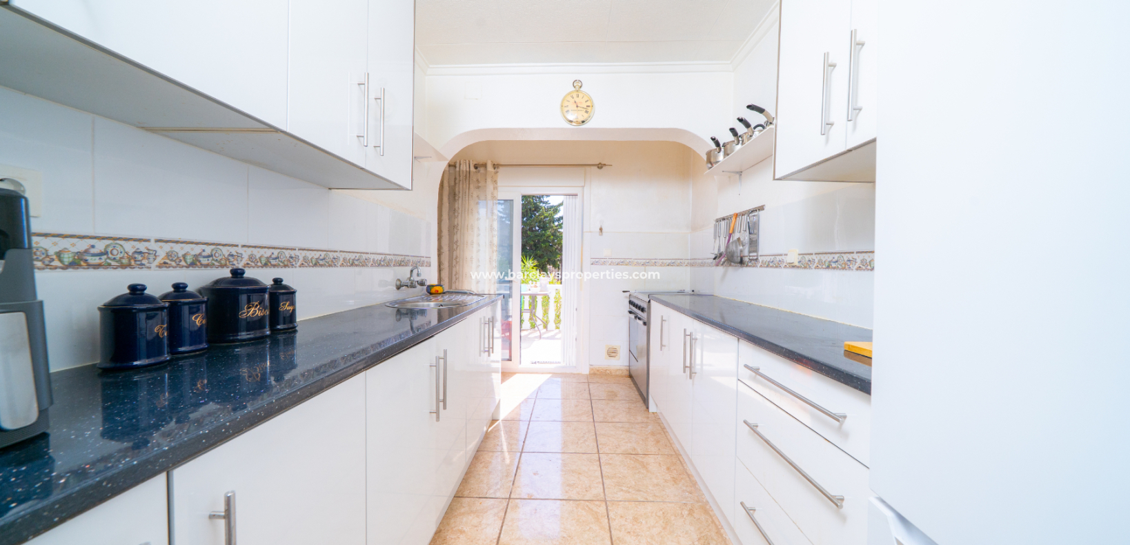 Resale - Freistendhe Villa - Urb. La Marina