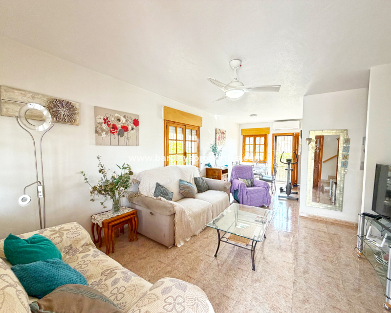 Resale - Freistendhe Villa - Urb. La Marina