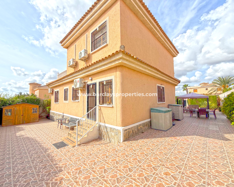 Resale - Freistendhe Villa - Urb. La Marina