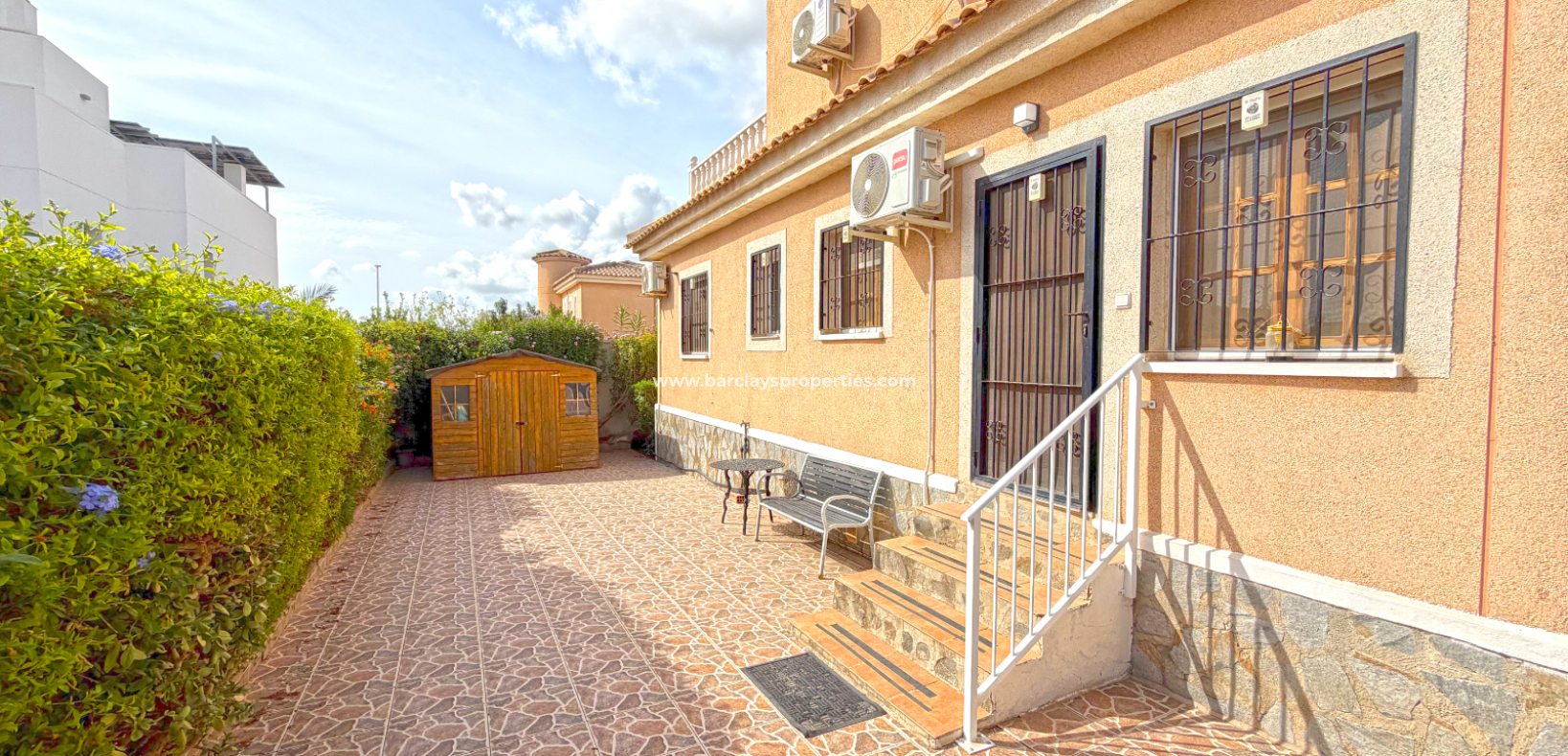 Resale - Freistendhe Villa - Urb. La Marina