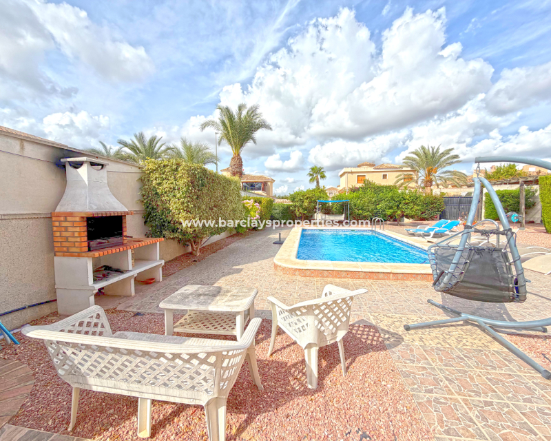 Resale - Freistendhe Villa - Urb. La Marina