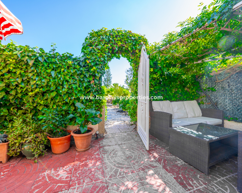Resale - Freistendhe Villa - Urb. La Marina