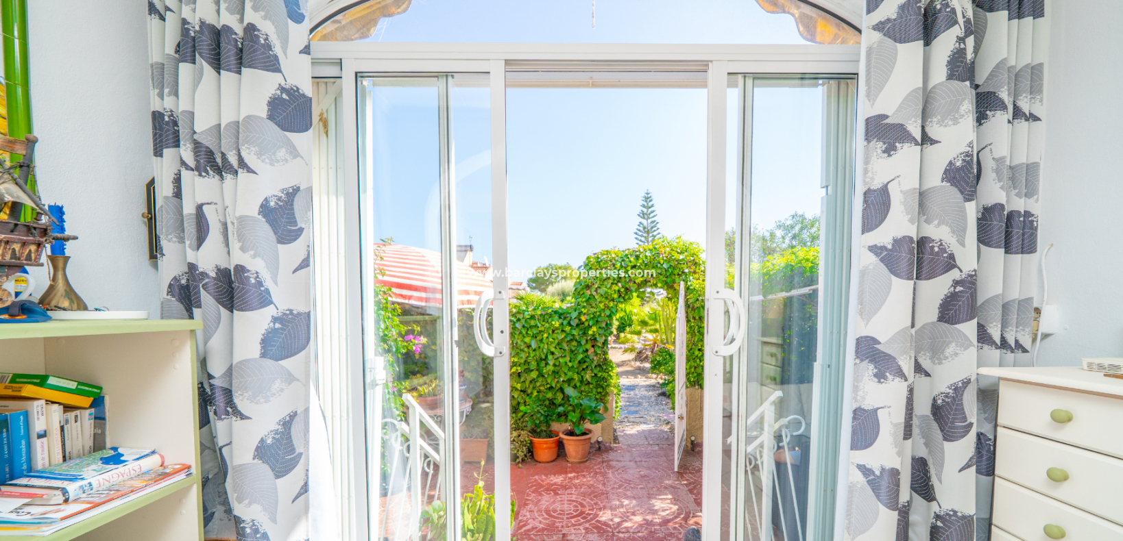 Resale - Freistendhe Villa - Urb. La Marina