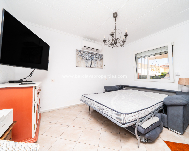 Resale - Freistendhe Villa - Urb. La Marina