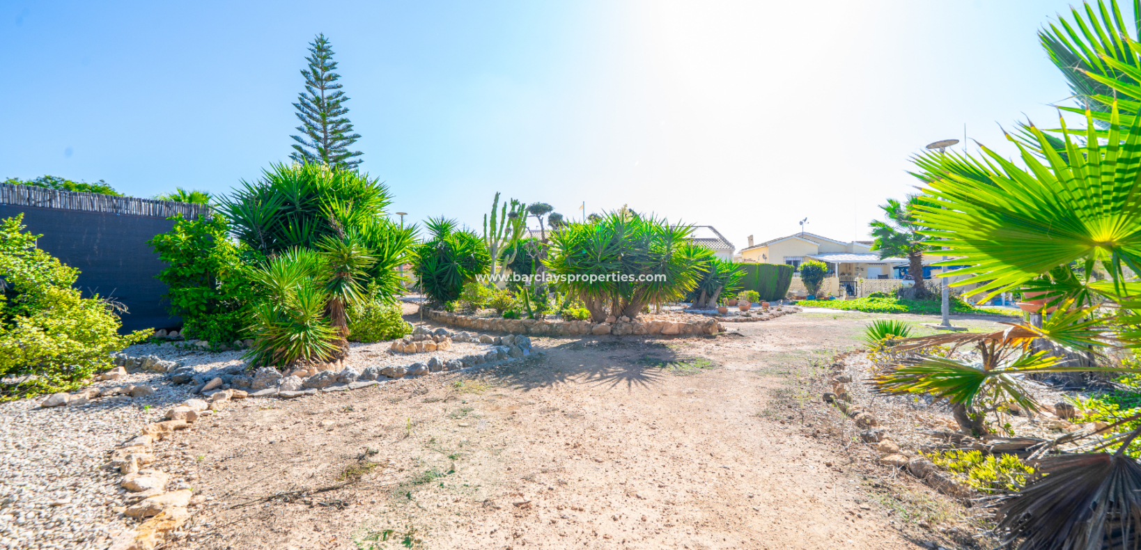 Resale - Freistendhe Villa - Urb. La Marina