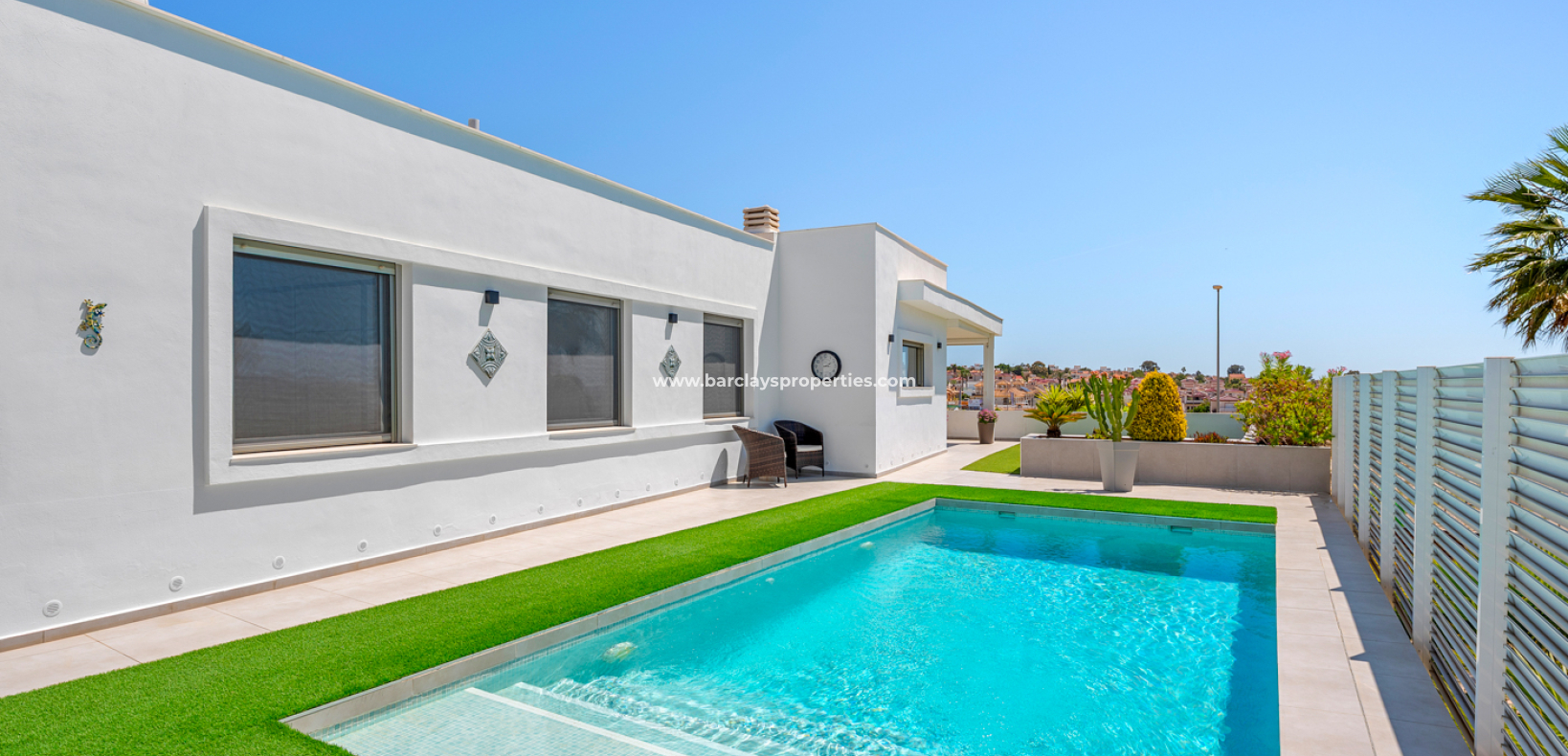 Resale - Freistendhe Villa - Urb. La Marina