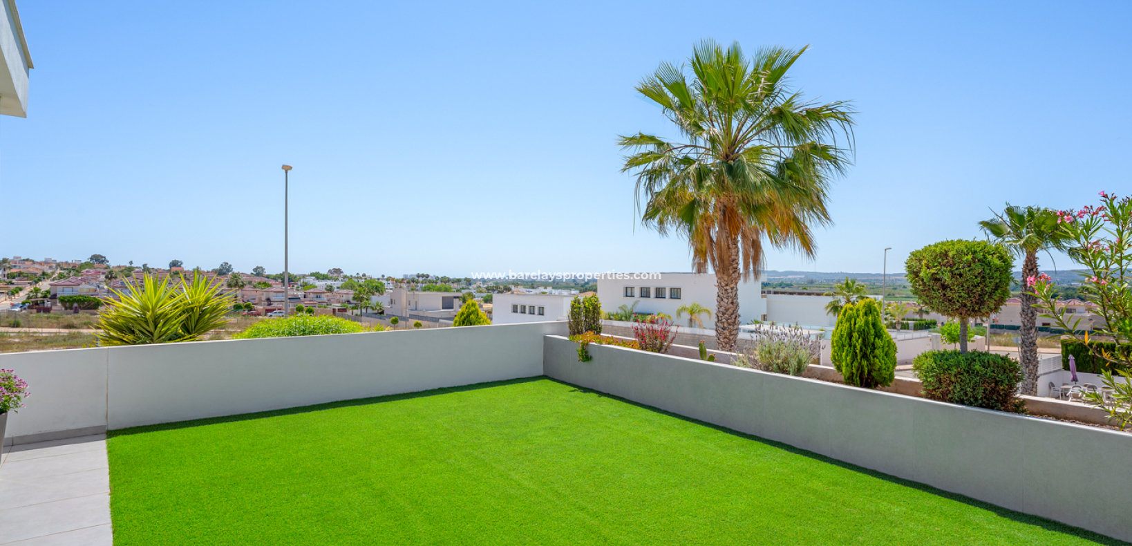 Resale - Freistendhe Villa - Urb. La Marina