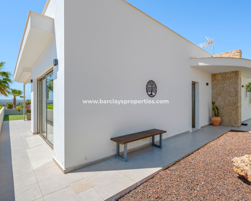 Resale - Freistendhe Villa - Urb. La Marina