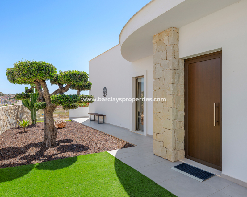 Resale - Freistendhe Villa - Urb. La Marina