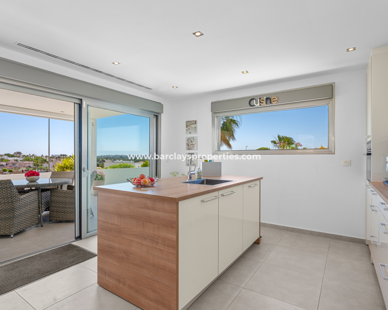 Resale - Freistendhe Villa - Urb. La Marina