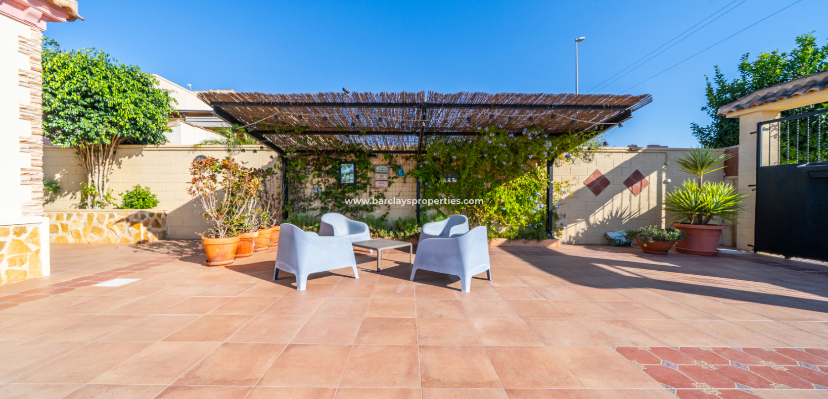 Resale - Freistendhe Villa - Urb. La Marina