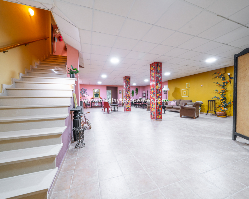 Resale - Freistendhe Villa - Urb. La Marina