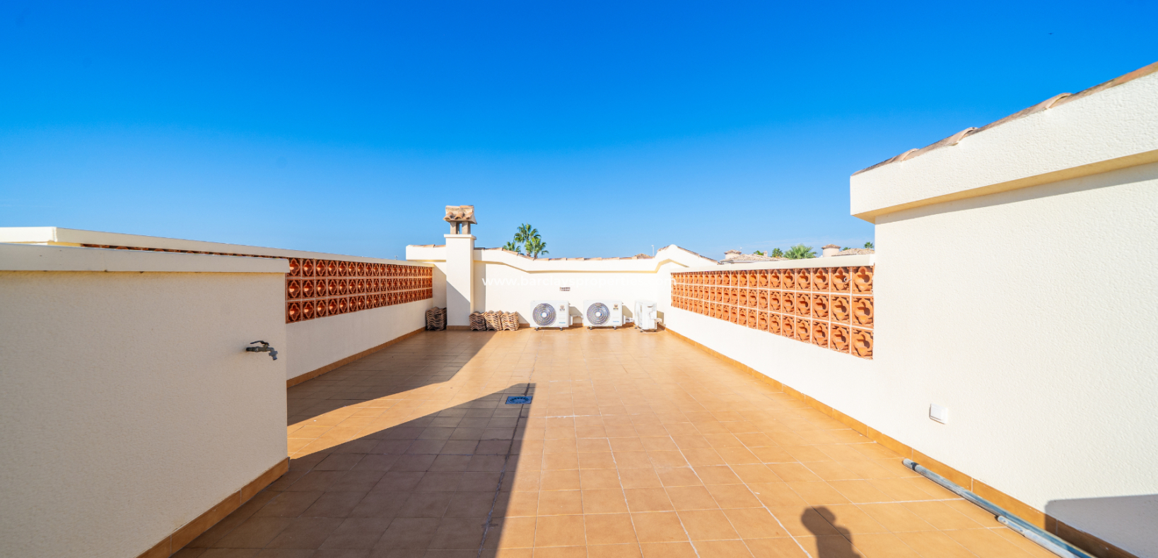 Resale - Freistendhe Villa - Urb. La Marina