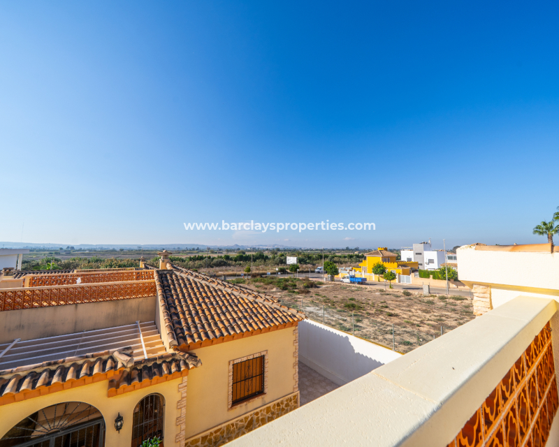 Resale - Freistendhe Villa - Urb. La Marina
