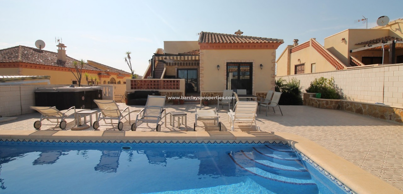 Resale - Freistendhe Villa - Urb. La Marina