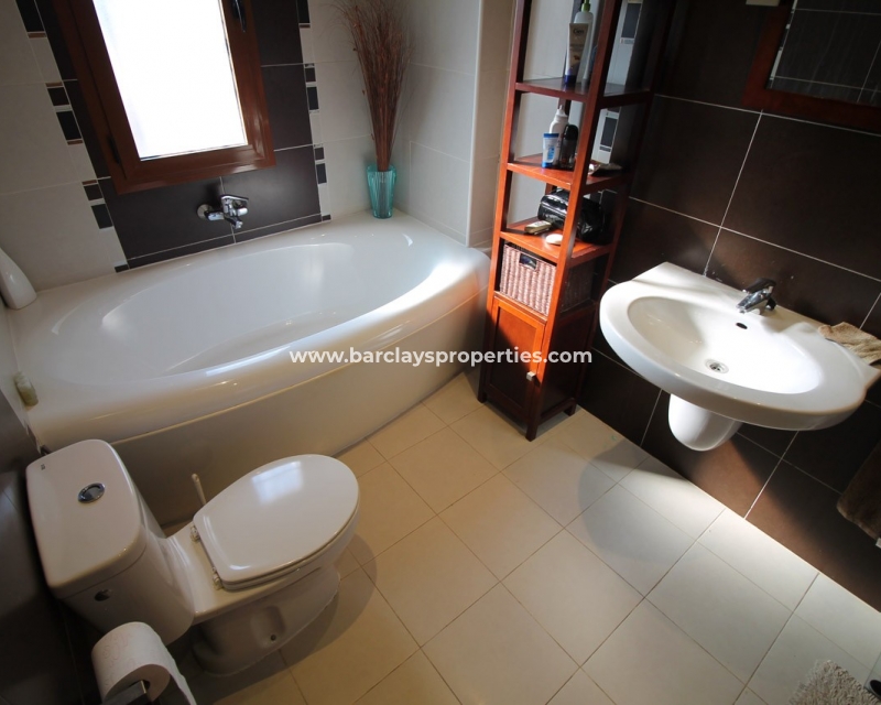 Resale - Freistendhe Villa - Urb. La Marina