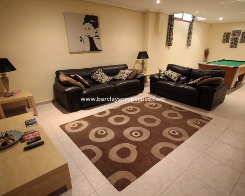 Resale - Freistendhe Villa - Urb. La Marina