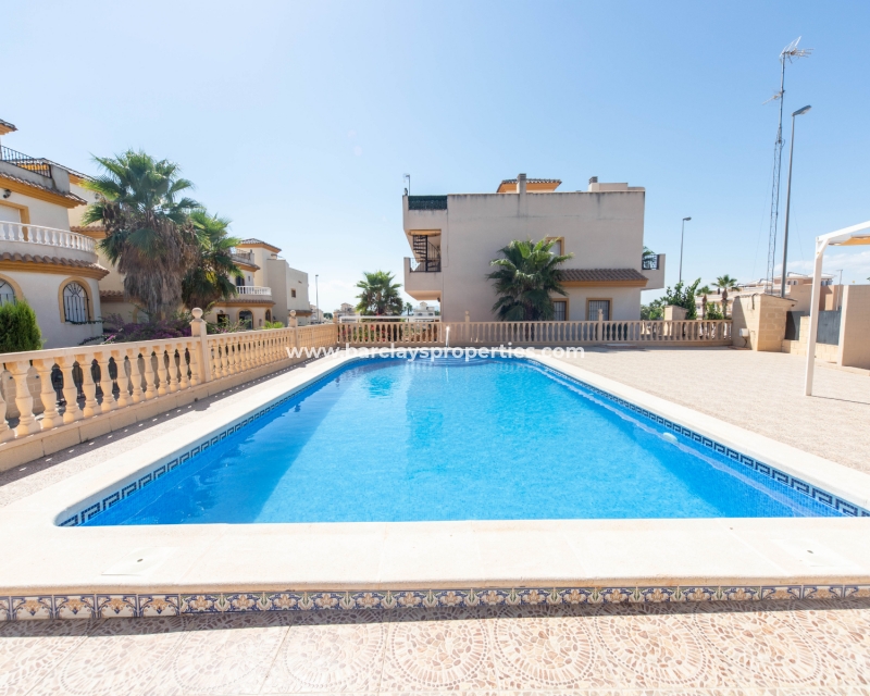 Resale - Fristaende Villa  - Urb. El Oasis - La Marina