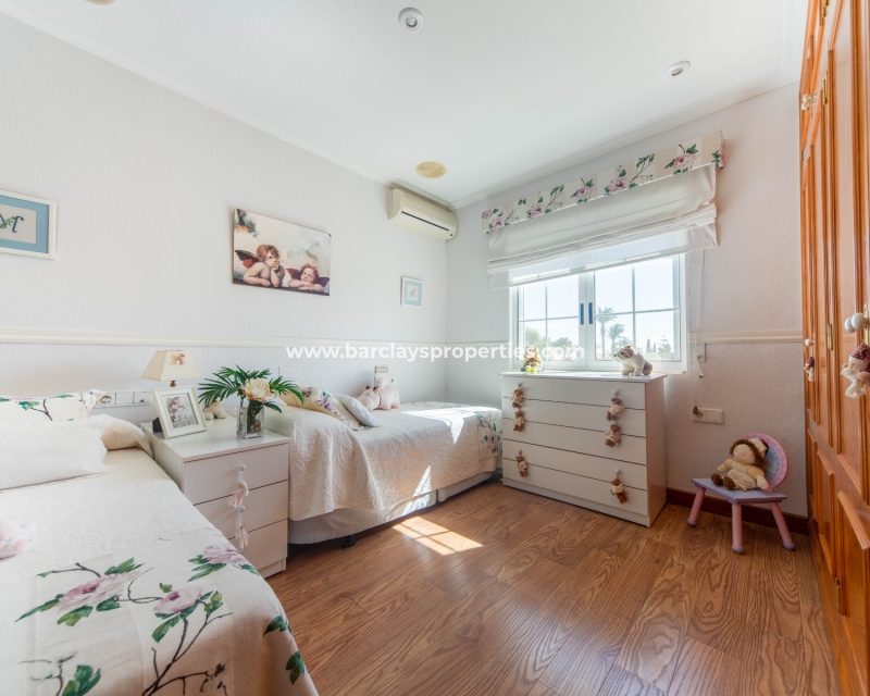 Resale - Fristaende Villa  - Urb. La Marina