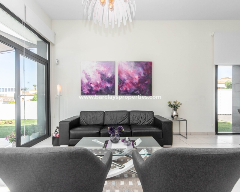 Resale - Fristaende Villa  - Urb. La Marina