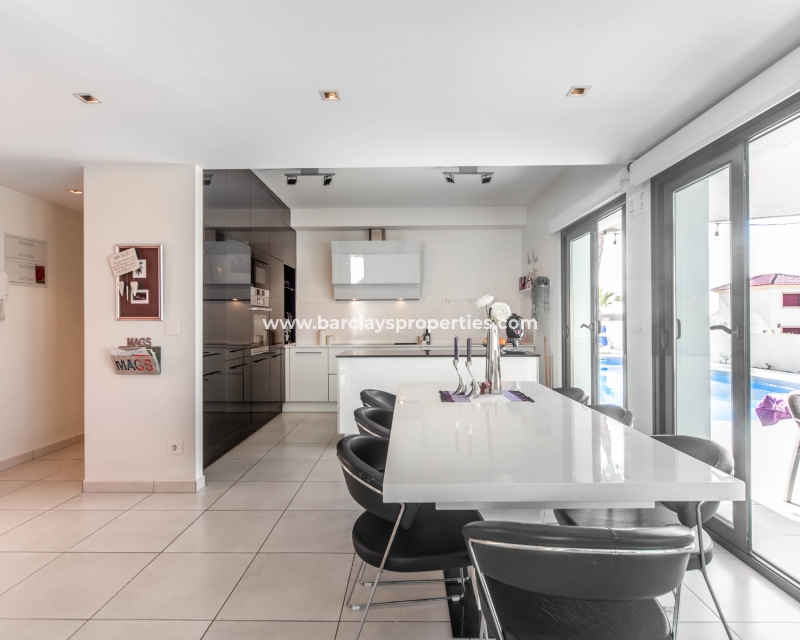 Resale - Fristaende Villa  - Urb. La Marina