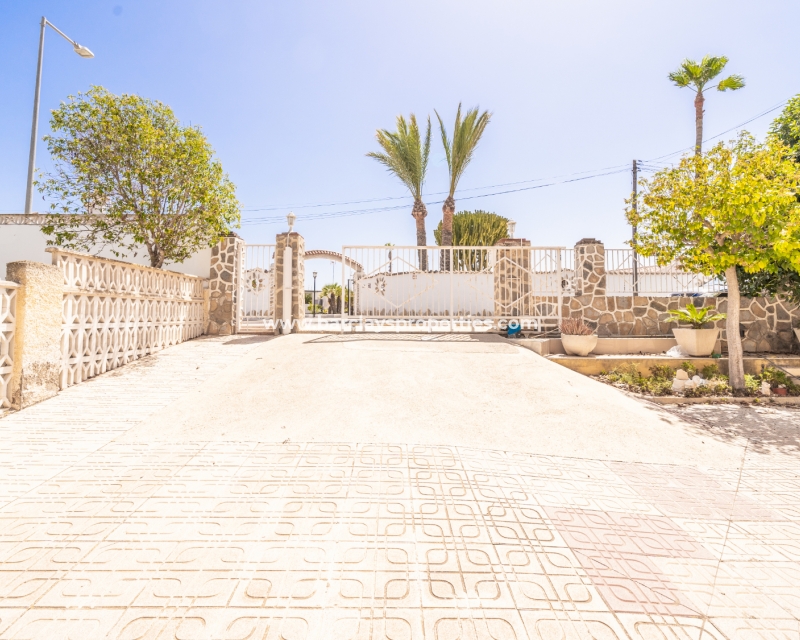 Resale - Fristaende Villa  - Urb. La Marina