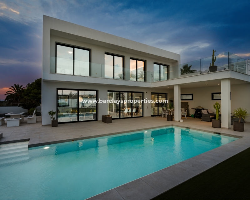 Resale - Fristaende Villa  - Urb. La Marina