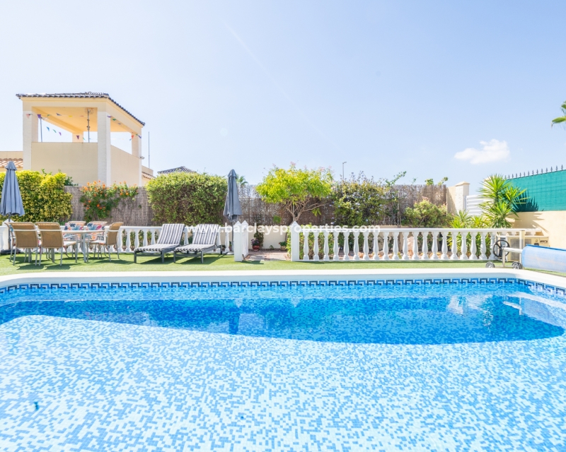 Resale - Fristaende Villa  - Urb. La Marina