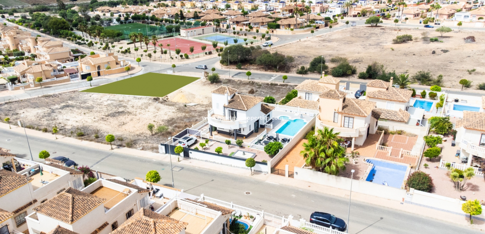 Resale - Fristaende Villa  - Urb. La Marina