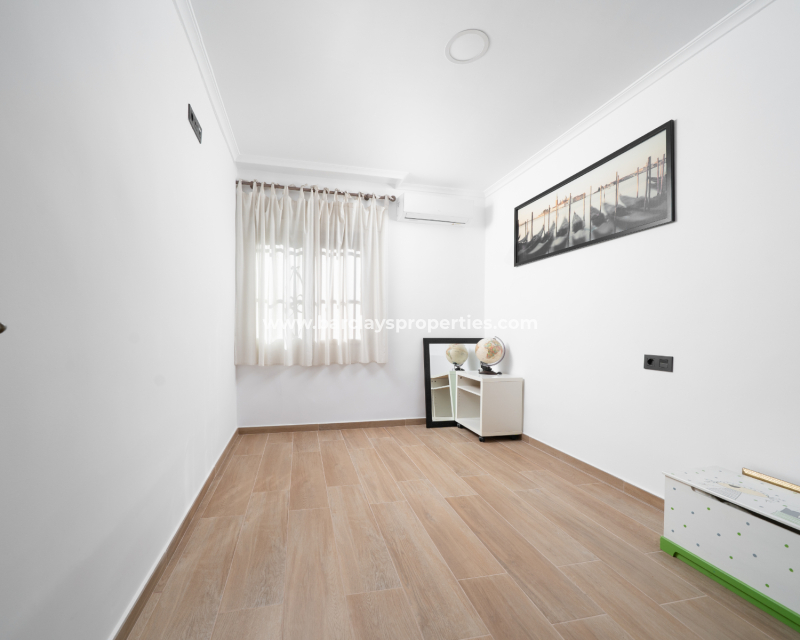 Resale - Fristaende Villa  - Urb. La Marina