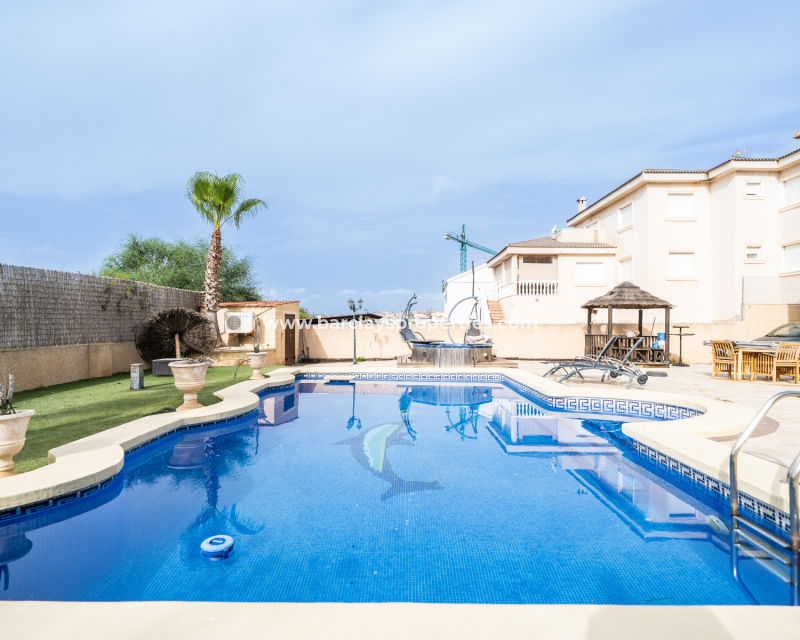 Resale - Fristaende Villa  - Urb. La Marina