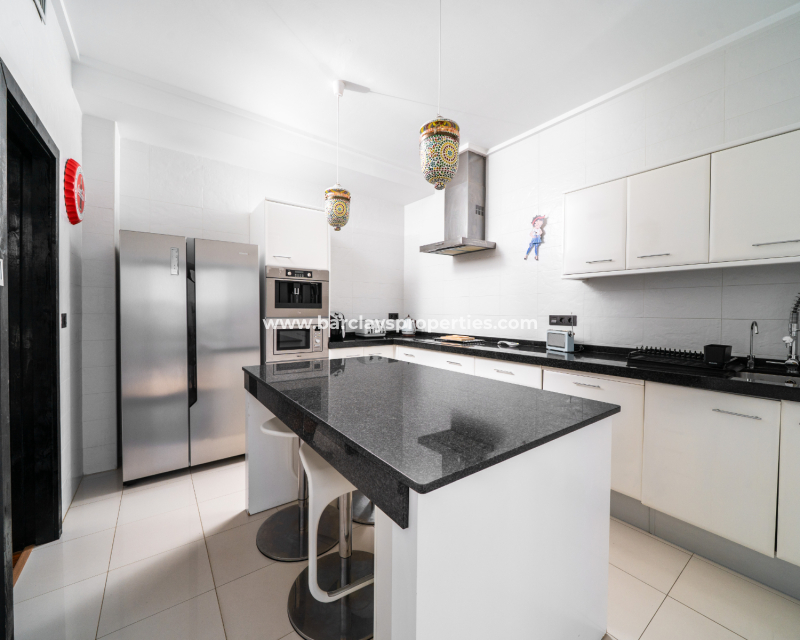 Resale - Fristaende Villa  - Urb. La Marina