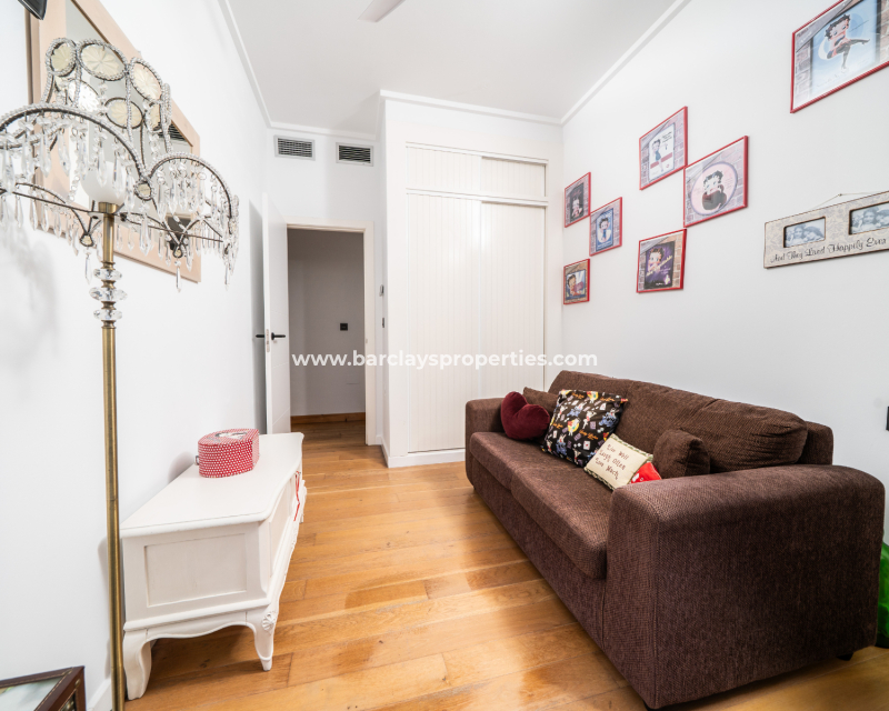 Resale - Fristaende Villa  - Urb. La Marina