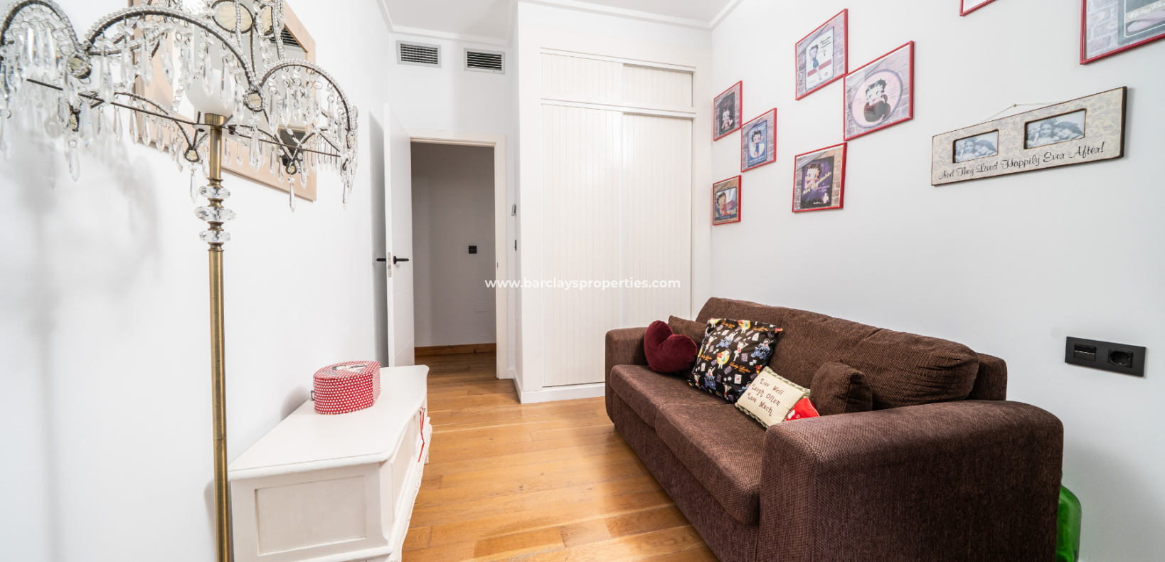 Resale - Fristaende Villa  - Urb. La Marina