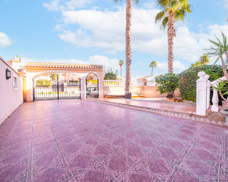 Resale - Fristaende Villa  - Urb. La Marina