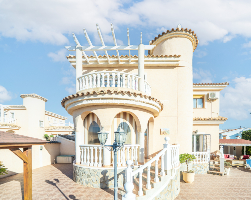 Resale - Fristaende Villa  - Urb. La Marina