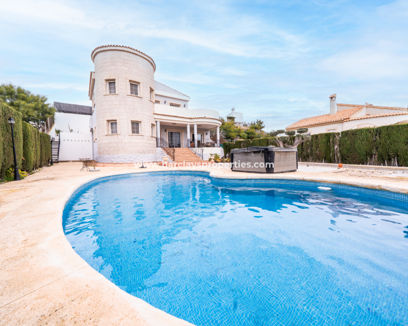 Resale - Fristaende Villa  - Urb. La Marina