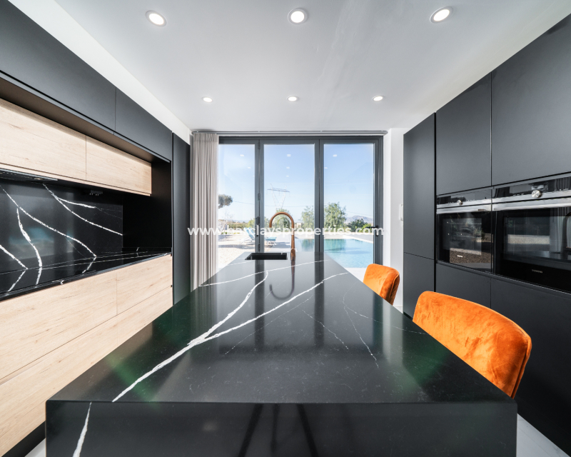 Resale - Fristaende Villa  - Urb. La Marina