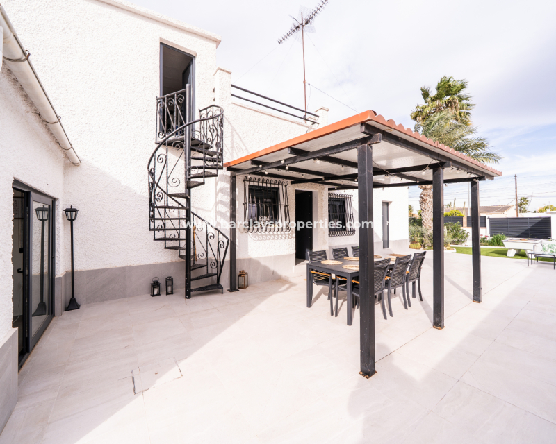 Resale - Fristaende Villa  - Urb. La Marina