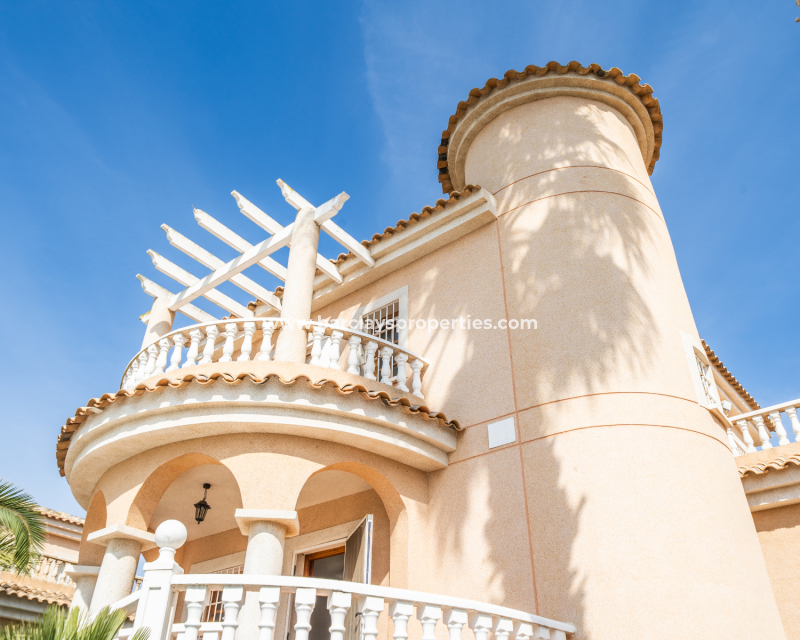 Resale - Fristaende Villa  - Urb. La Marina